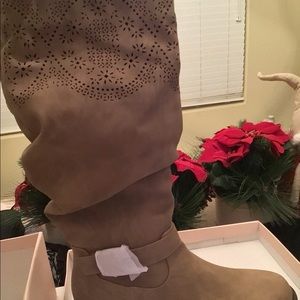 Faux Suede sweater flat boots